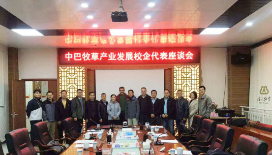 巴西專家與國(guó)內(nèi)草種企業(yè)家到訪德人牧業(yè)279.jpg